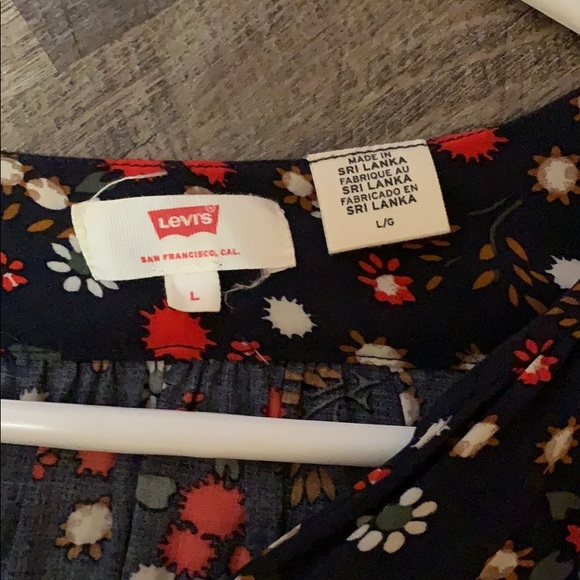 Levi’s button down long sleeve shirt - Picture 4 of 5